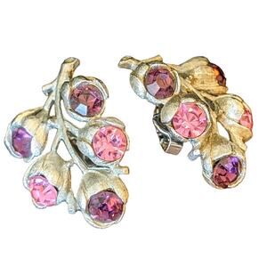 Sarah Coventry Vintage 1962 Wisteria/Pink Purple Clip-On Earrings